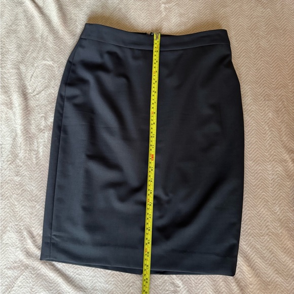 Ann Taylor Classic Pencil Skirt - size 2P - Picture 7 of 7